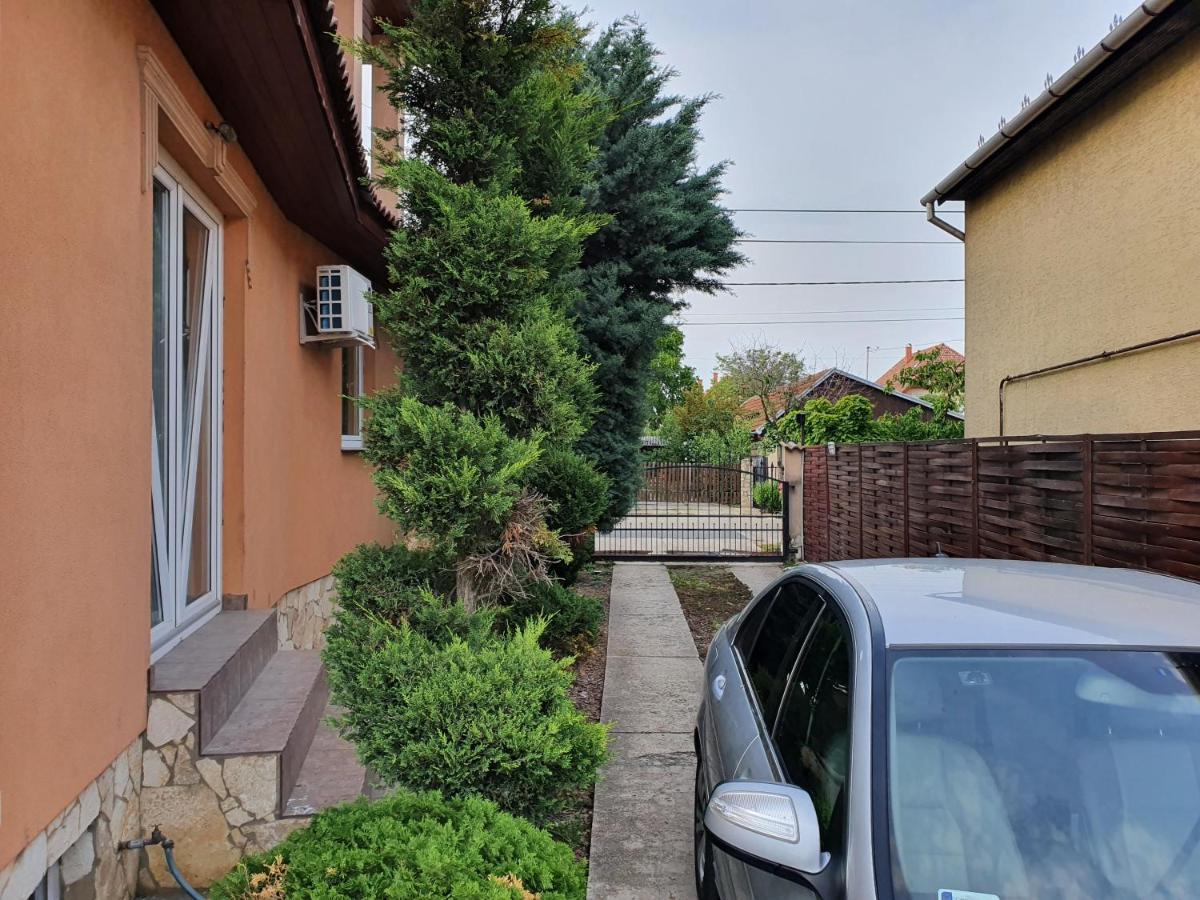Airport Luxury Apartman 42 Vecses Bagian luar foto