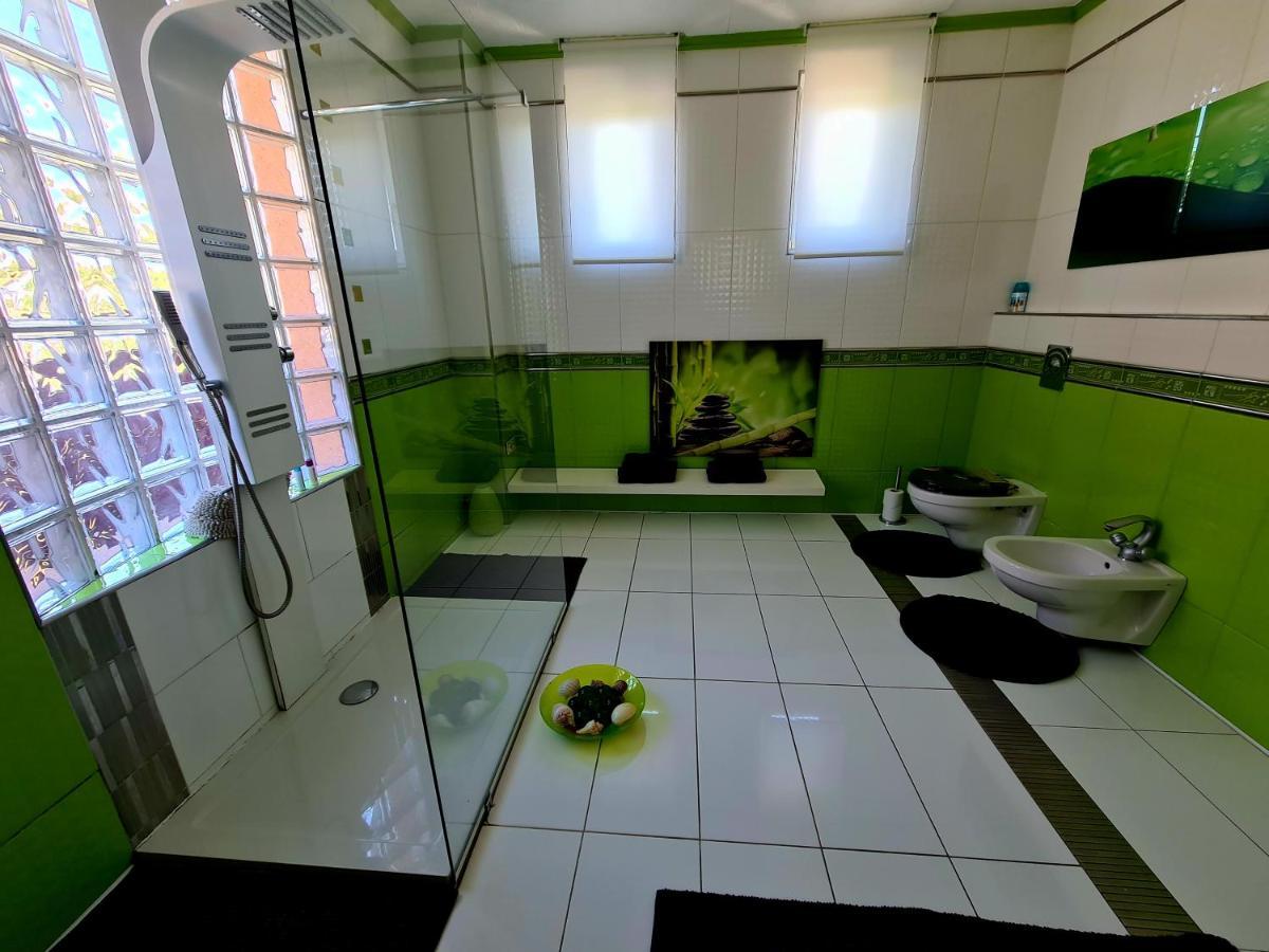Airport Luxury Apartman 42 Vecses Bagian luar foto