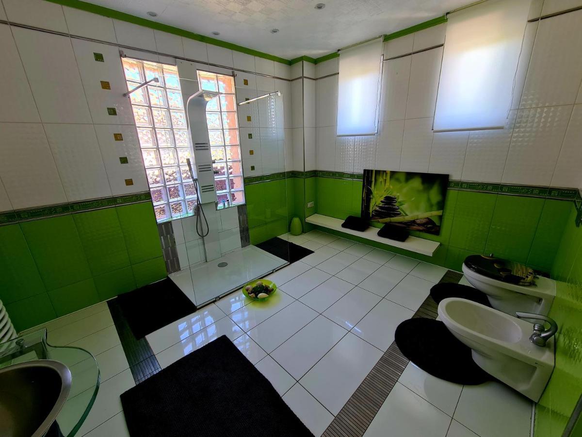 Airport Luxury Apartman 42 Vecses Bagian luar foto