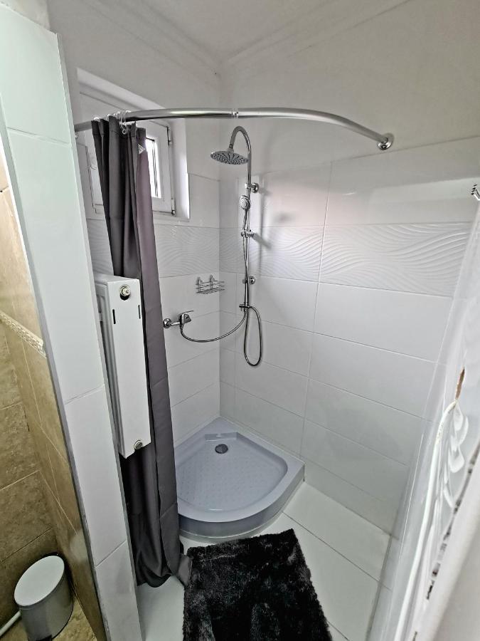 Airport Luxury Apartman 42 Vecses Bagian luar foto