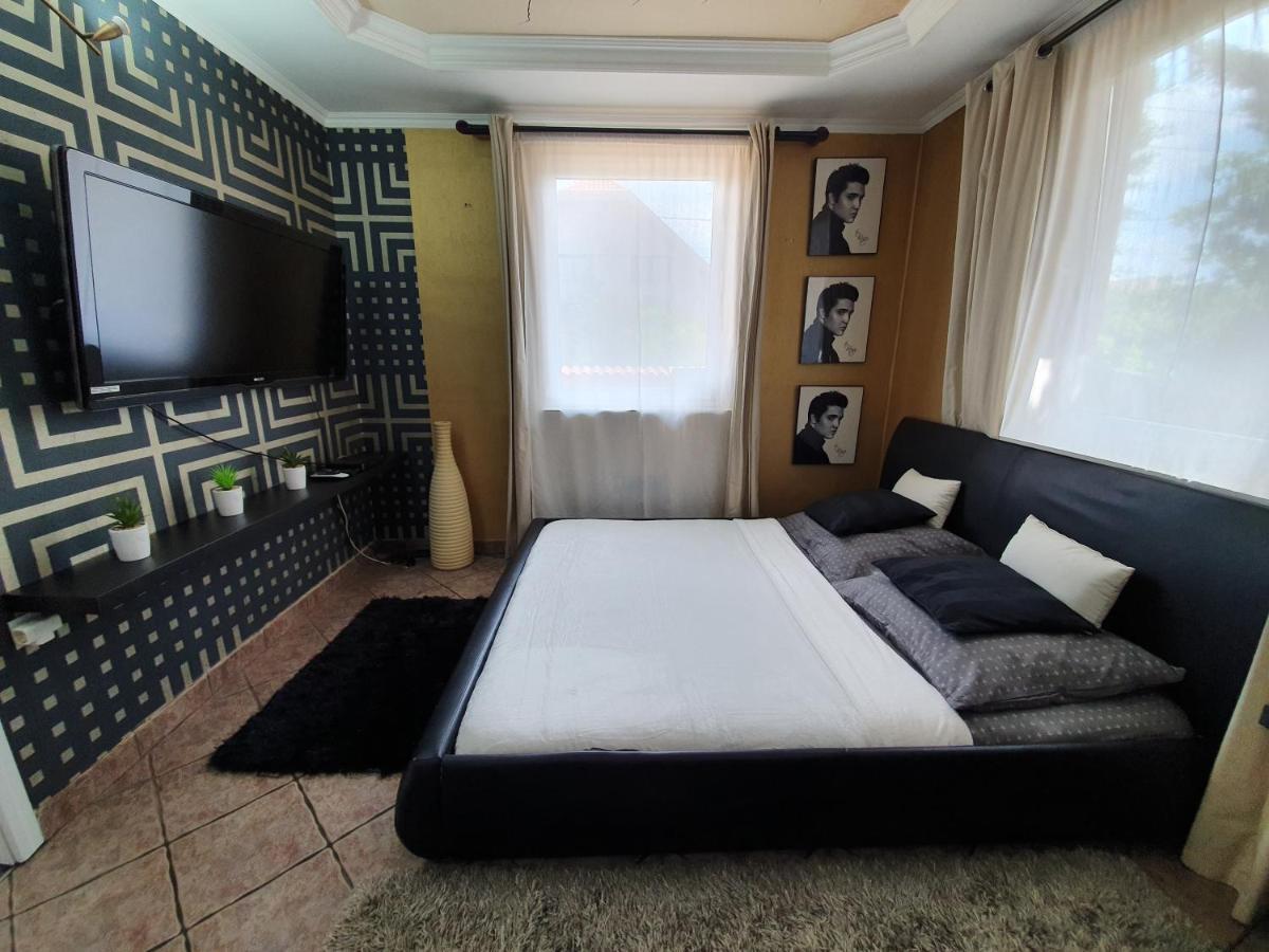Airport Luxury Apartman 42 Vecses Bagian luar foto